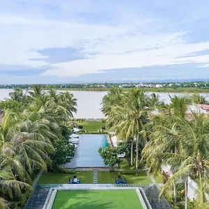Emerald Riverside Resort